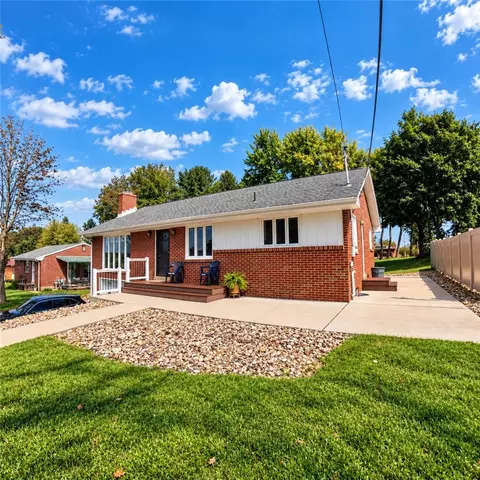 6 Greenview Dr, Mckees Rocks, PA 15136