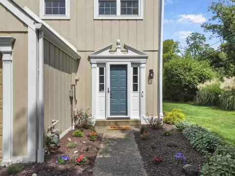 70 New London Ln, Oakmont, PA 15139