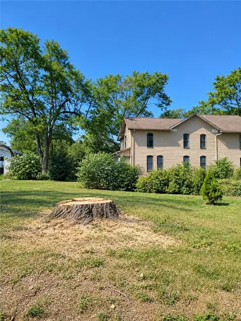 718 Fairview Rd, Petrolia, PA 16050
