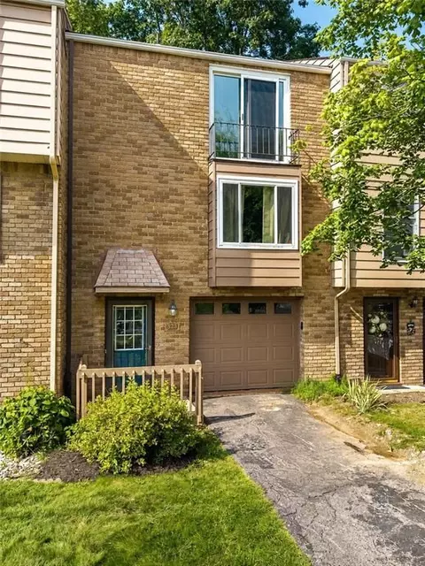 323 Joan Of Arc Ct, Clairton, PA 15025