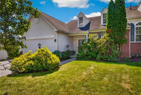 2007 Overlook Ct, Canonsburg, PA 15317
