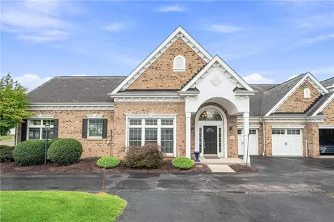 7040 Berringer Ct, Coraopolis, PA 15108