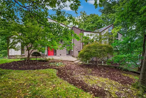 142 Riding Trail Ln, Pittsburgh, PA 15215