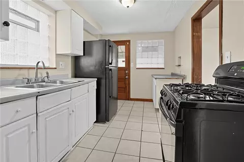 Kitchen - 1180 Ridge Ave, Braddock, PA 15104 photo 2 of 4