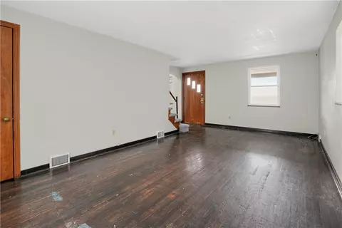 Living - 1180 Ridge Ave, Braddock, PA 15104 photo 5 of 9