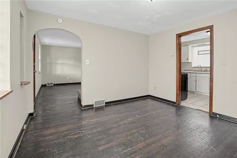 Living - 1180 Ridge Ave, Braddock, PA 15104 photo 7 of 9