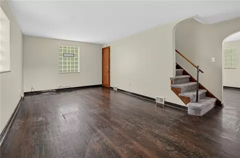 Living - 1180 Ridge Ave, Braddock, PA 15104 photo 3 of 9