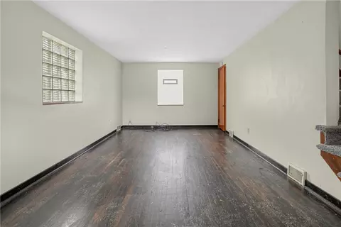 Living - 1180 Ridge Ave, Braddock, PA 15104 photo 6 of 9
