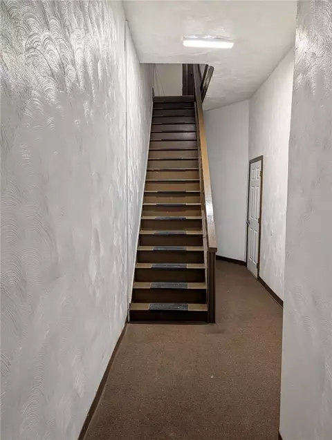 Entry Way - 123 Grant Ave, Pittsburgh, PA 15209 photo 3 of 4