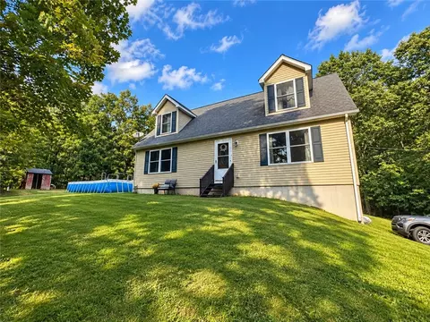 417 Upper Service Rd, Hookstown, PA 15050