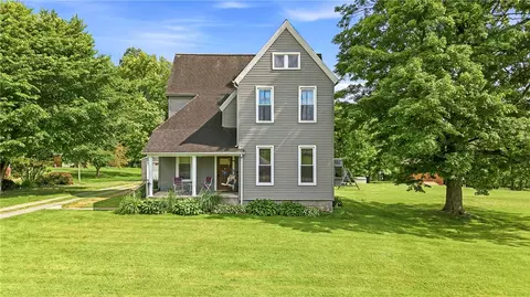 2233 Mercer West Middlesex Rd, Mercer, PA 16137