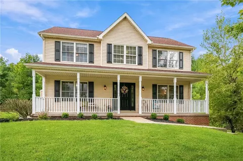 1042 S Lake Dr, Gibsonia, PA 15044