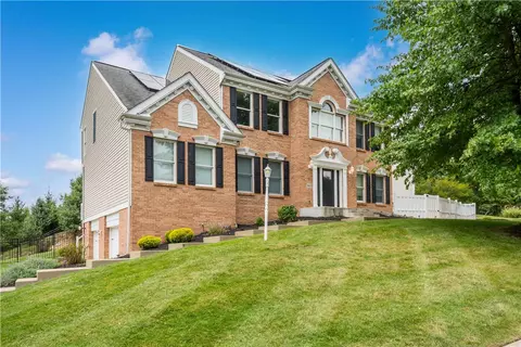 5837 Longview Cir, Bridgeville, PA 15017