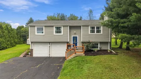 98 Sunridge Dr, Freedom, PA 15042