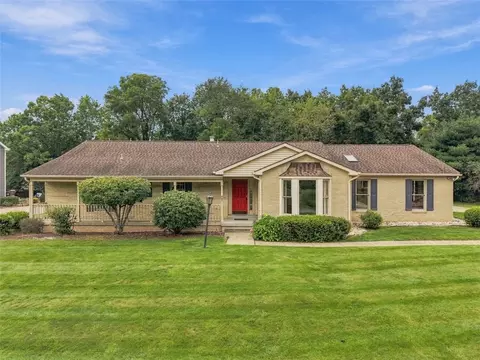 202 Elmhurst Cir, Cranberry Township, PA 16066