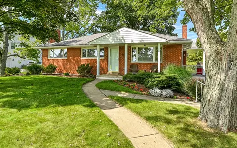 401 N Pine Cir, Gibsonia, PA 15044