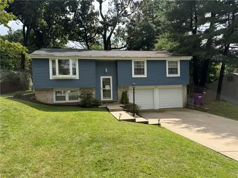 577 Surfside Dr, Pittsburgh, PA 15239