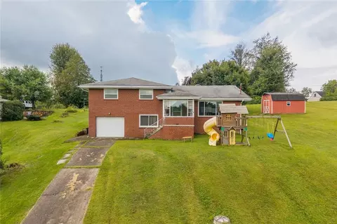 52 Carries Dr, Burgettstown, PA 15021