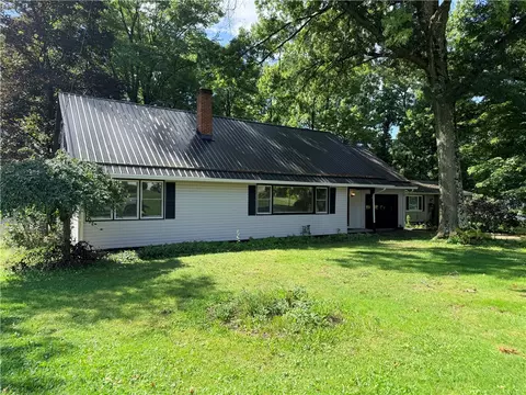 326 Frazier Dr, New Castle, PA 16105