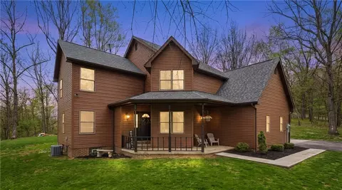 143 W Cruikshank Rd, Butler, PA 16002
