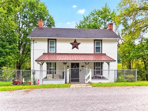 223 Lenkey Rd, Vanderbilt, PA 15486
