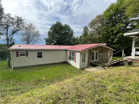 1567 Pulaski Mercer Rd, Mercer, PA 16137