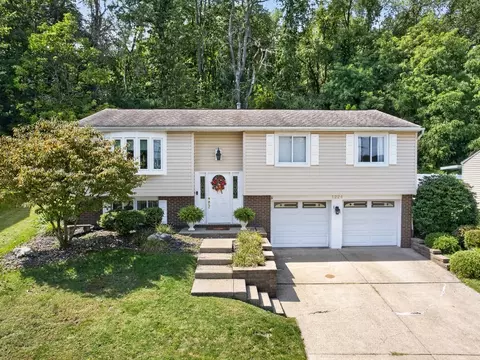 1224 Armstrong Dr, South Park, PA 15129