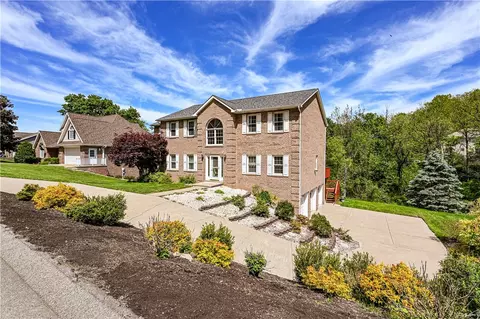 810 Stonebridge Dr, Greensburg, PA 15601