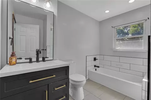 Bath - 3660 Brodhead, Monaca, PA 15061 photo 2 of 2