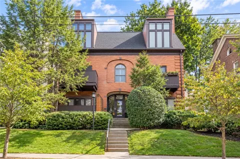 5922 Howe St #204, Pittsburgh, PA 15232