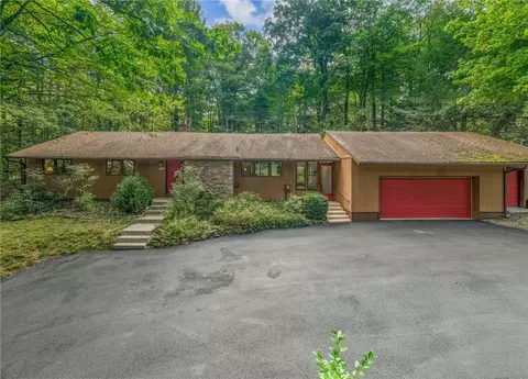527 Imperial Rd, Hidden Valley, PA 15502