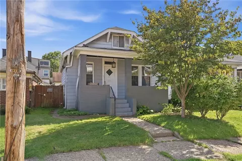 88 Vine St, Ambridge, PA 15003