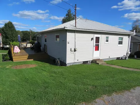 515 Clydesdale, Ellwood City, PA 16117