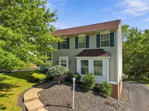 32 Countryside Ct, Canonsburg, PA 15317