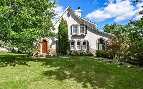 302 Ashbury Ct, Cranberry Township, PA 16066