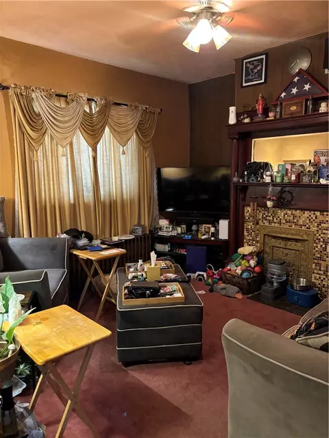Living - 904 Coalmont St, Braddock, PA 15104 photo 1 of 2