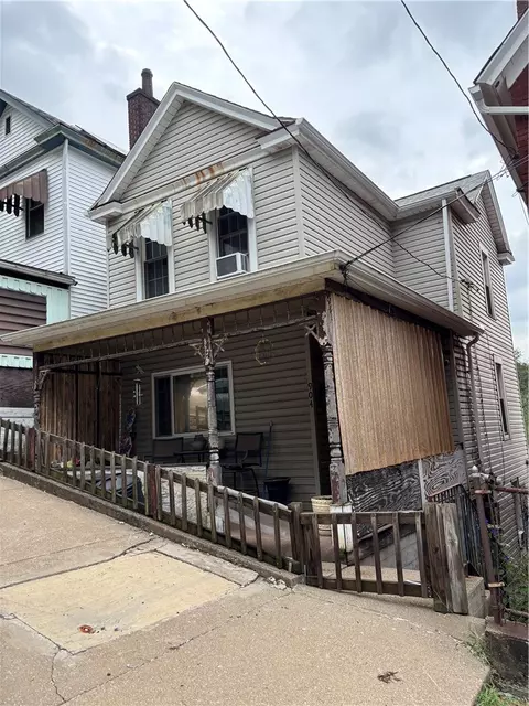 Exterior - 904 Coalmont St, Braddock, PA 15104 photo 4 of 5