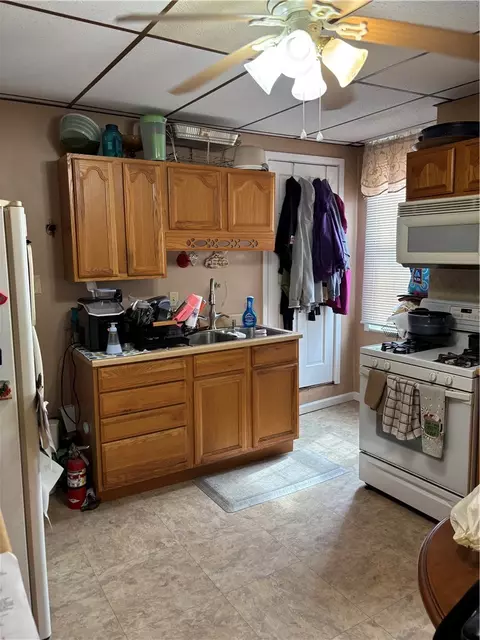 Kitchen - 904 Coalmont St, Braddock, PA 15104 photo 4 of 4