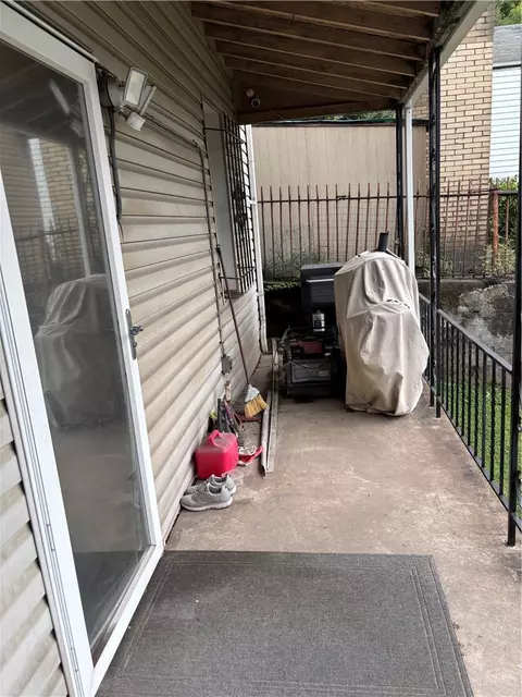 Exterior - 904 Coalmont St, Braddock, PA 15104 photo 2 of 5
