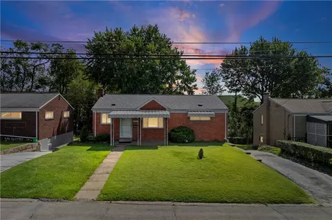 551 Lebanon Manor Dr, West Mifflin, PA 15122
