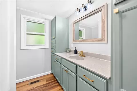 Bath - 11083 Bouldin Rd, Irwin, PA 15642 photo 3 of 4