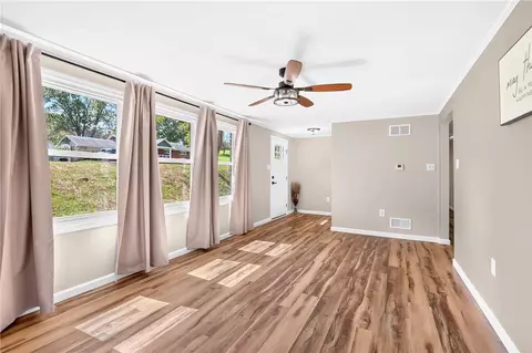 Living - 11083 Bouldin Rd, Irwin, PA 15642 photo 1 of 4