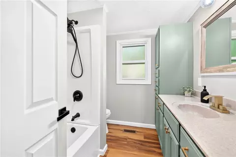 Bath - 11083 Bouldin Rd, Irwin, PA 15642 photo 2 of 4