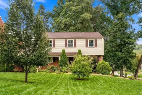 550 Clair Dr, Pittsburgh, PA 15241