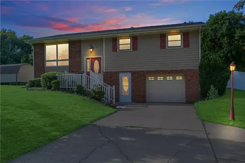 493 Mccombs Cir, New Castle, PA 16101