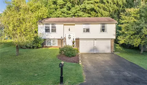 429 Deerfield Dr, Cranberry Township, PA 16066