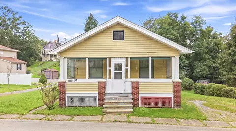 34 School St, Sharpsville, PA 16150