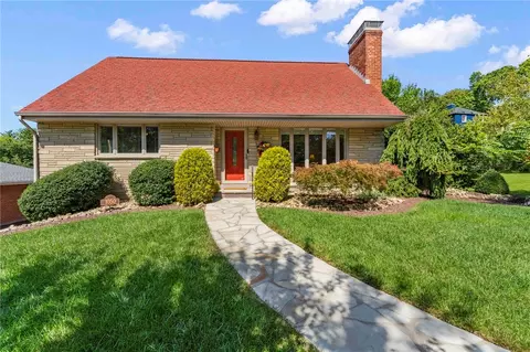 1050 Larchdale Dr, Pittsburgh, PA 15243