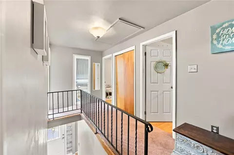 Entry Way - 696 Sloop, Pittsburgh, PA 15237 photo 3 of 4
