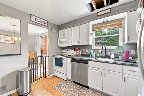 Kitchen - 696 Sloop, Pittsburgh, PA 15237 photo 2 of 2